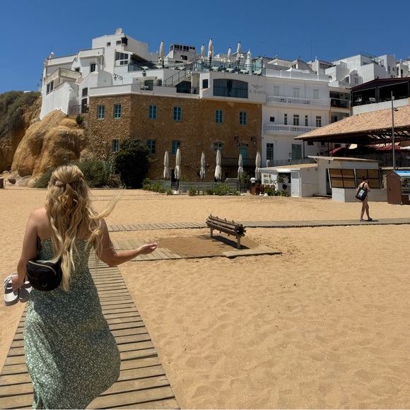 Meet your Posher, Jana - Picture 1 of 1